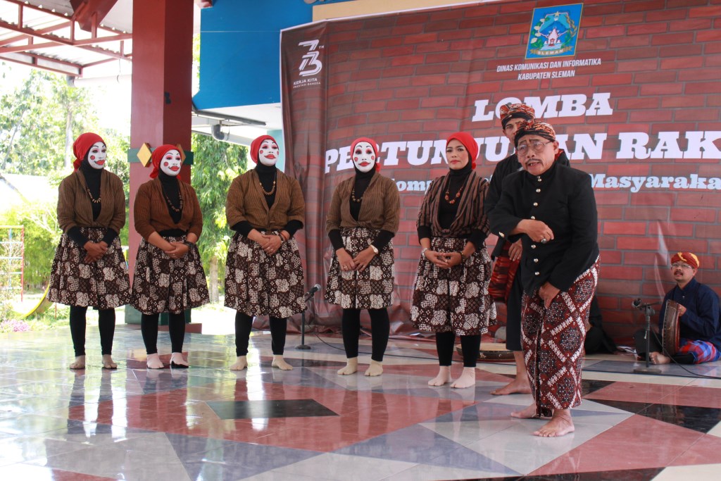 Kelompok Informasi Masyarakat, Garda Depan Lestarikan Seni Tradisional