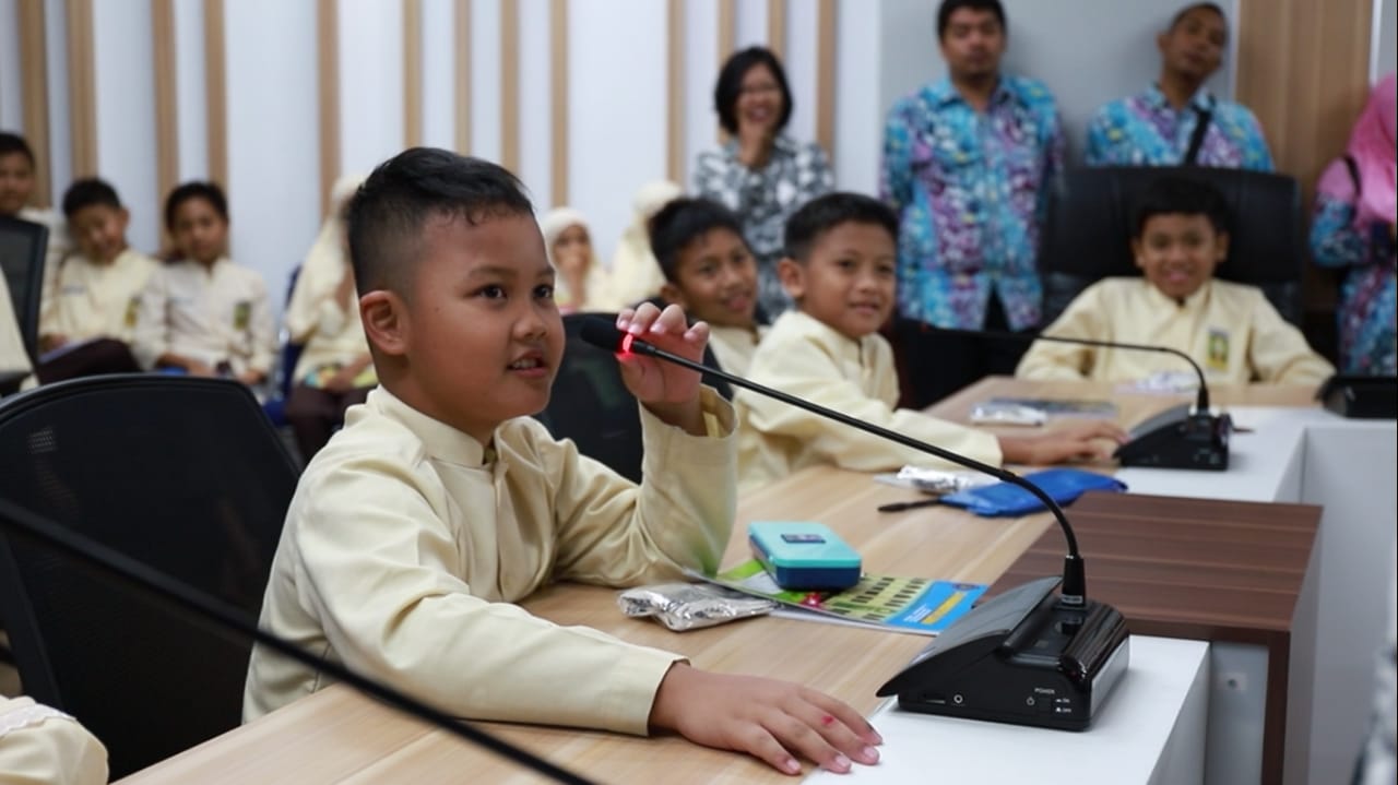 Kenalkan Teknologi Informasi, Siswa SD Muhammadiyah Sleman Diajak Kunjungi Smart Room
